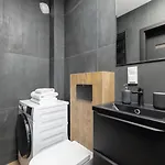 Ap With A Balcony- Podgorze- Kalwaryjska 34 아파트 *